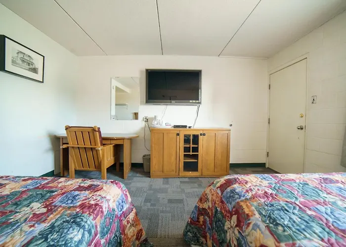 Capone\'S Hideaway Motel